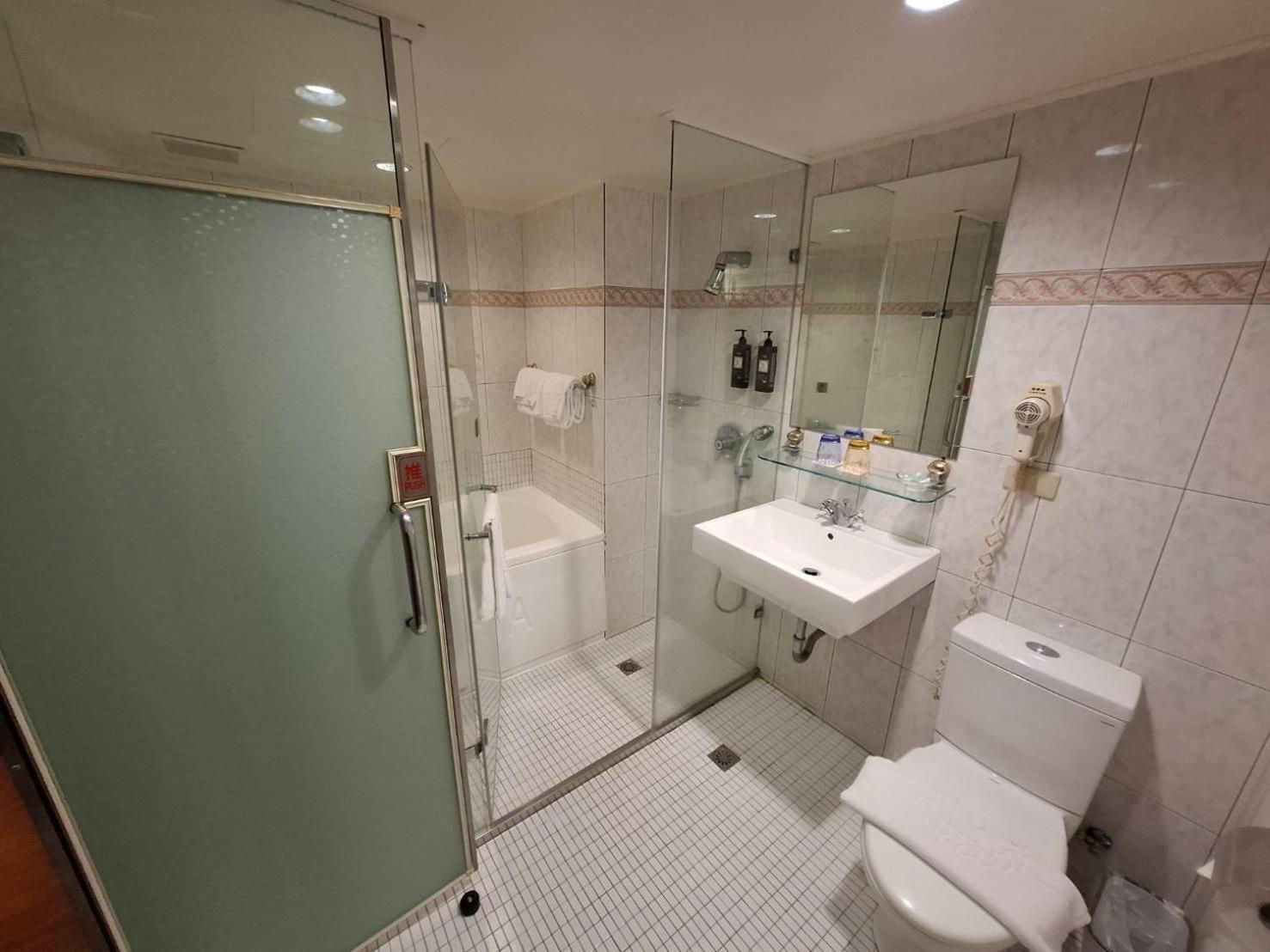 Happiness Hotel Тайбэй Экстерьер фото